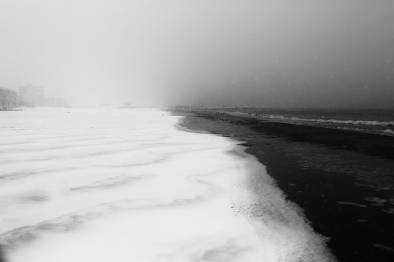 Série "Blanc" la neige sur une plage de Méditerranée 
Hiver 2018